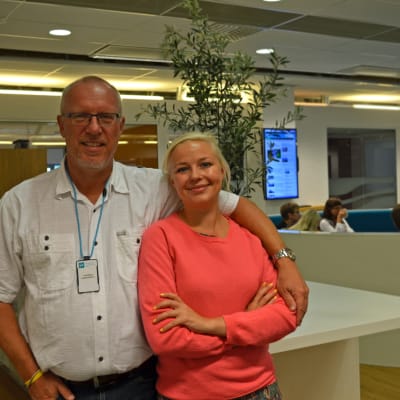 Ole Jacobsen och Julie Rosenkilde är värdar för programmet Kaupunki i P4 Köbenhavn.