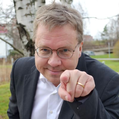 Du är utmanad! Kan du överträffa Biträdande stadsdirektör Pekka Sauris prestation som Runeberg?