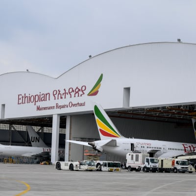 Kuvassa Ethiopian Airlinesin lentokoneita Addis Abeban lentokentällä.