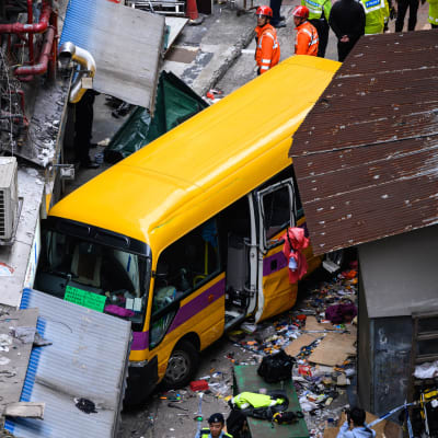 Kiinassa, Hong Kongissa sattui vakava bussiturma myös joulukuussa 2018. Onnettomuus tapahtui, kun bussi alkoi vyöryä katua alas, sen jälkeen kun kuljettaja oli jättänyt ajokin. Useita ihmisiä kuoli ja loukkaantui.