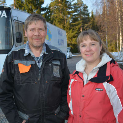 Jukka ja Saija Toivonen ovat valmiina myyntikierrokselle.