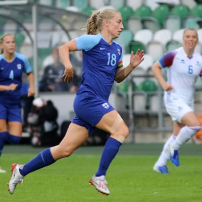 Linda Sällström Helmareiden maaottelussa Islantia vastaan 13. kesäkuuta.