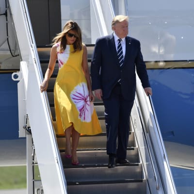 Yhdysvaltojen presidentti Donald Trump ja ensimmäinen nainen Melania Trump saapuivat Biarritzin G7-kokoukseen.