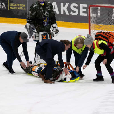 Patrik Puistola loukkaantui pahannäköisesti Ilvestä vastaan. 