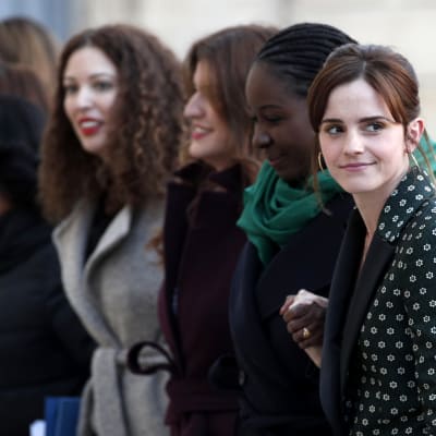 YK:n hyväntahdonlähettiläs Emma Watson sukupuolten tasa-arvoa edistävässä tapaamisessa Pariisissa helmikuussa 2019. 
