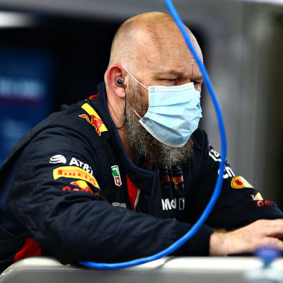 Red Bullin tallityöntekijä Itävallan GP:n harjoituksissa
