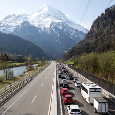 Liikenneruuhka Alpeilla