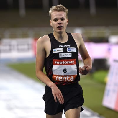 Eemil Helander miesten 3000 metrin juoksussa yleisurheilun GP-sarjan viimeisessä osakilpailussa Lahdessa 19. elokuuta 2021.