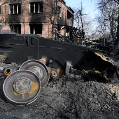 Venäläistä tuhottua sotilaskalustoa Ukrainassa. 