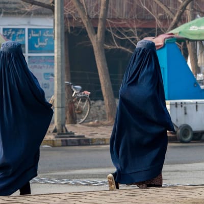 Naisia Burkhassa Kabulissa.