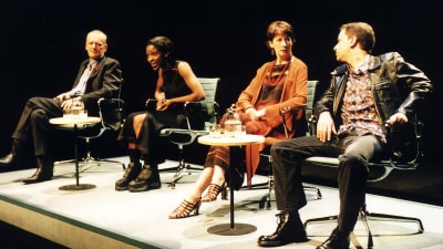 Scen ur uppsättningen av Sarah Kanes Crave 1998. Alan Williams, Ingrid Craigie, Sharon Duncan-Brewster och Paul Thomas Hickey.