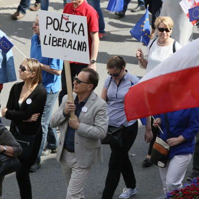 Demonstration mot regeringen i Warszawa i maj 2016