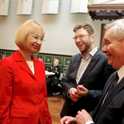 SDP:s ordförandekandidater Tytti Tuppurainen, Timo Harakka och Antti Rinne i Tammerfors den 18 januari 2017.