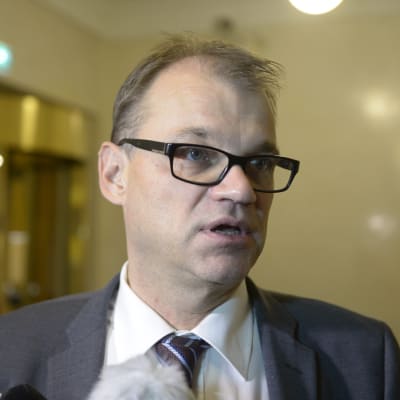 Statsminister Juha Sipilä (C) berättar att enighet nåtts om vårdreformen.