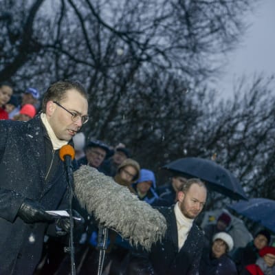 Försvarsutskottets ordförande Jussi Niinistö höll tal vid självständighetsfestligheterna vid Observatorieberget i Helsingfors den 6 december 2014.
