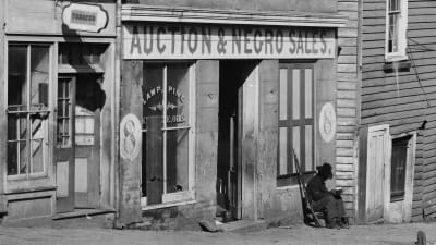 Orjahuutokaupan näyteikkuna Atlantassa, Georgiassa vuonna 1864, vain vuosi ennen orjuuden lakkauttamista. 