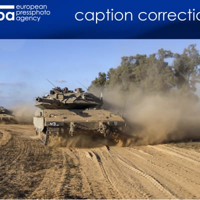 Israeliska pansarvagnar på väg in i Gaza.