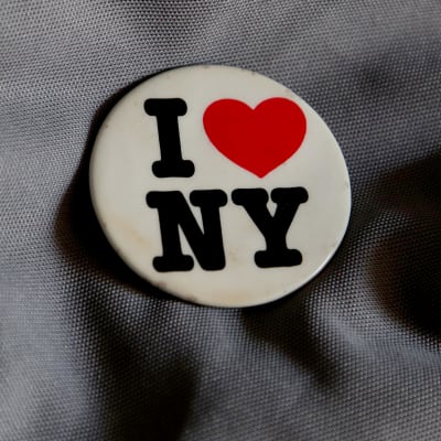 I Love NY -logo rintamerkissä.