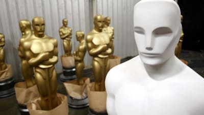 Oscar-patsaita viimeistellään