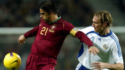 Nuno Gomes och Sami Hyypiä.