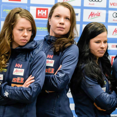Finlands damer har vunnit flera stafettmedaljer vid stora mästerskap. Här poserar laget inför VM-stafetten i Lahtis.