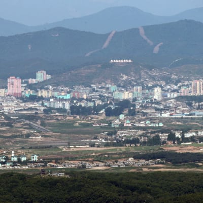 Den nya sambandsbyrån öppnas i en sydkoreansk industripark i den nordkoreanska staden Kaesong som ligger nära gränsen mellan länderna