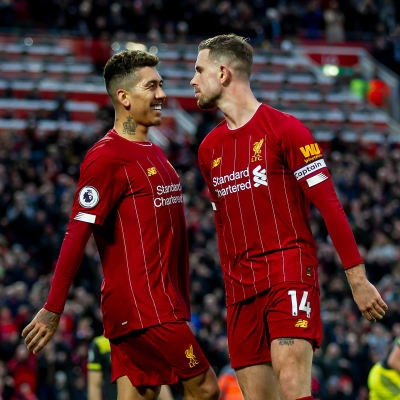 Roberto Firmino ja Jordan Henderson.