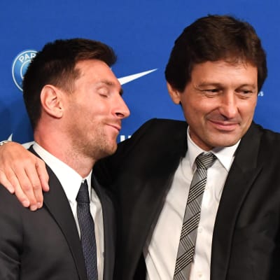 Leonardo håller om Leo Messi.