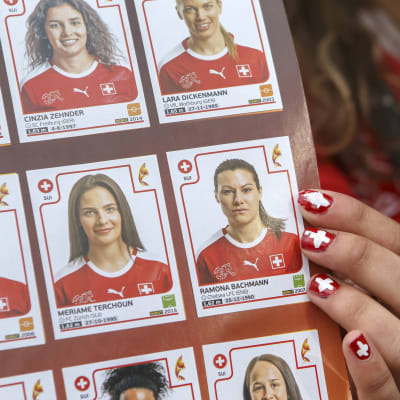 Under fjolårets EM-slutspel för damer såldes Panini-kort. Här det Schweiziska laget.