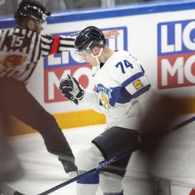 Antti Suomela jublar.