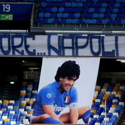 Napolissa osataan arvostaa edesmennyttä jalkapallolegenda Diego Maradonaa. 