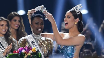 Zozibini Tunzi kröns till Miss Universum 2019.