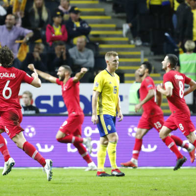 Turkiet firar mål mot Sverige i Nations League i fotboll.