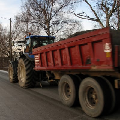 Traktor i Övermark.