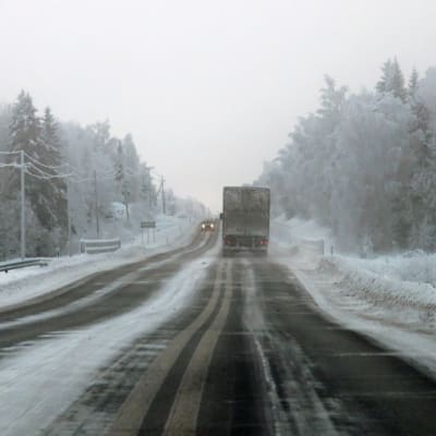 Vinterföre på riksåttan.