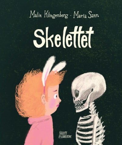 En bilderbokspärm där ett barn och ett skelett står vända mot varandra och tittar. Över dem boktiteln "Skelettet".