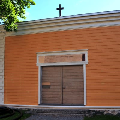 Bårhuset vid Kvevlax kyrka