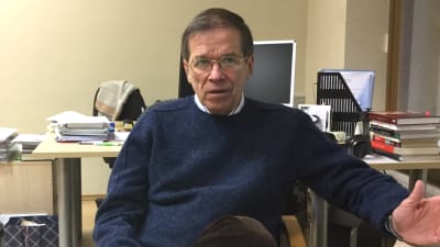 Kestutis Girnius, expert på politisk teori och nationalism vid Institutionen för internationella relationer och statskunskap vid Vilnius universitet.