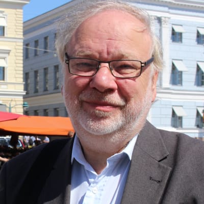Fullmäktigeledamot Björn Månsson på Salutorget