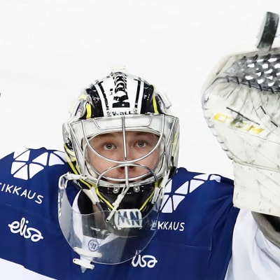 Veini Vehviläinen vaktar målet i EHT-turneringen i Stockholm 2019.
