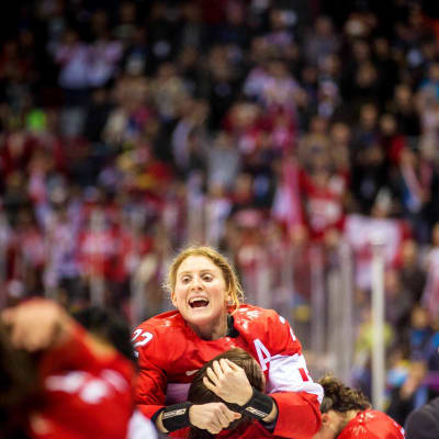 Hayley Wickenheiser firar OS-guldet, Sotji 2014.