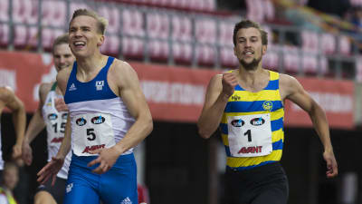 Filiph Johansson springer 400 meter i Tammerfors 2020.