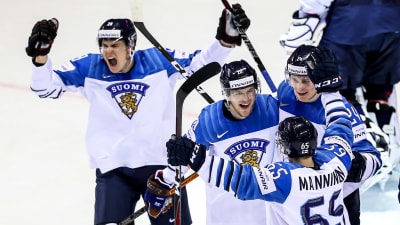 Finland jublar efter att ha gjort mot mål.