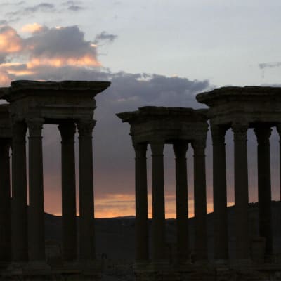 Tetrapylonen i Palmyra innan den sprängdes av Islamiska staten.