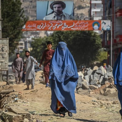 Kvinnor iklädda burka i Kabul 8.9.2021 