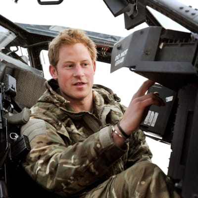 Prins Harry i en stridshelikopter i Afghanistan i december 2012.