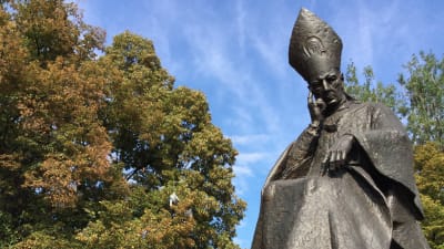 Staty på kardinal Stefan Wyszynski i Warszawa