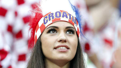 Kroatisk supporter följer semifinalen mot England.