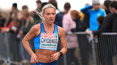 Nina Chydenius löper.