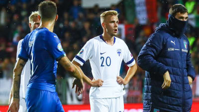 Jasse Tuominen ser besviken ut efter förlusten mot Italien.